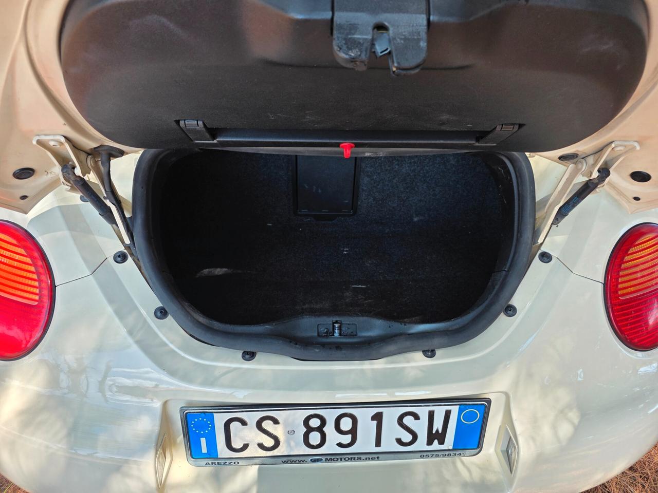 Volkswagen New Beetle 1.6 Cabrio