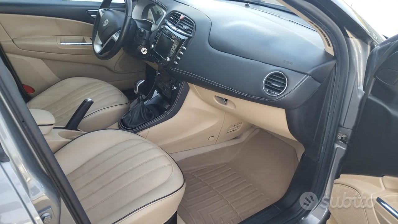 Lancia Delta 1.9 MJT Twinturbo DPF Oro