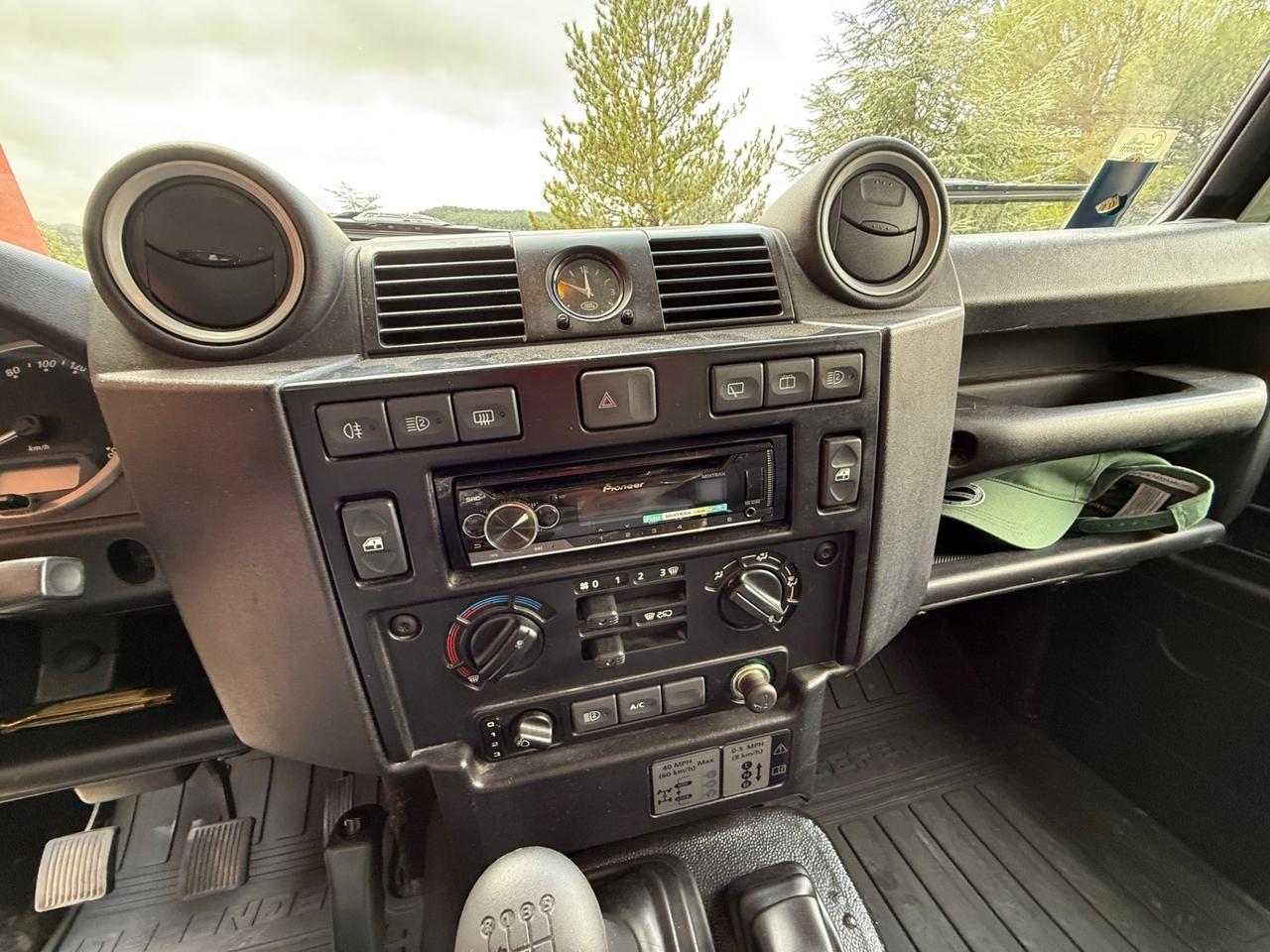 Land Rover Defender 90 2.4 TD4