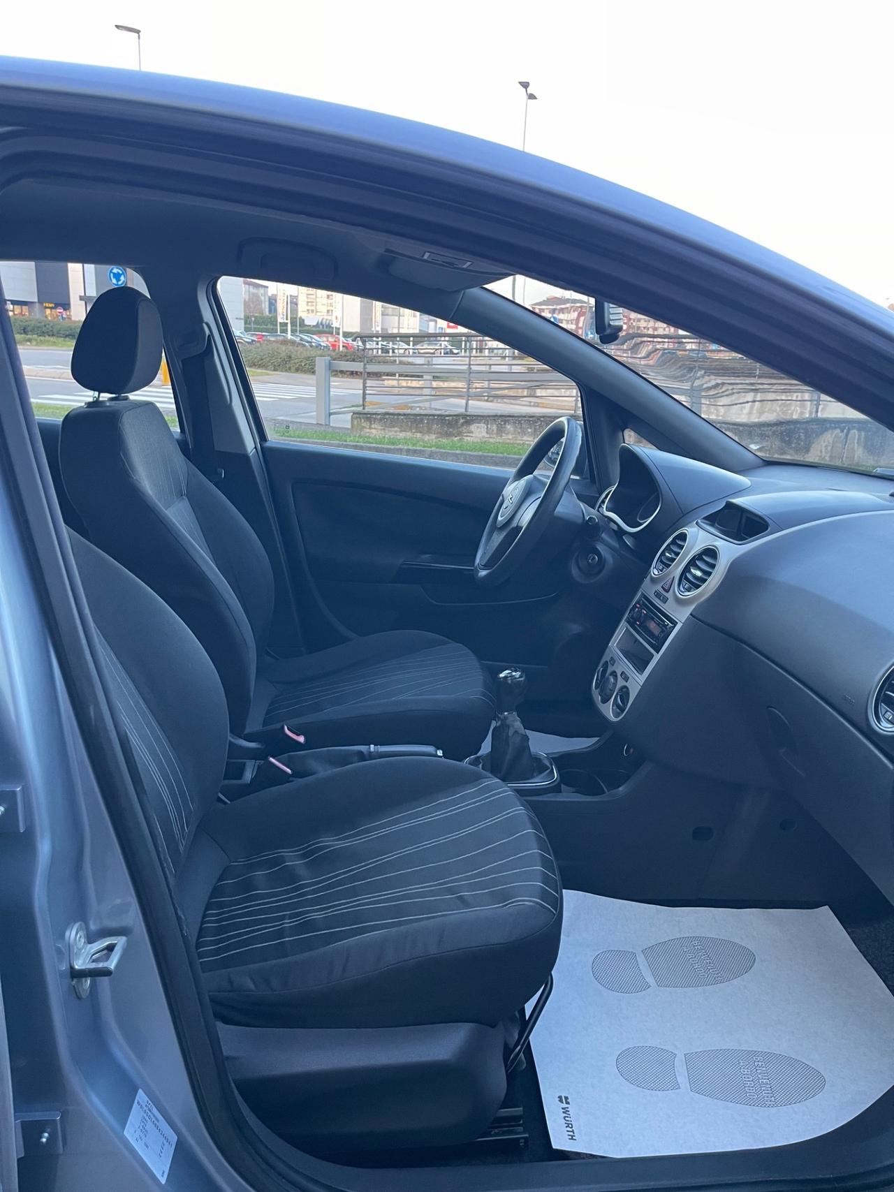 Opel Corsa 1.2 5 porte Cosmo