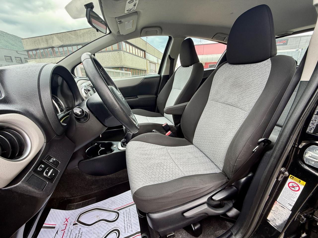 Toyota Yaris 1.0 5 porte Lounge 2011 OK NEOPTENTATI