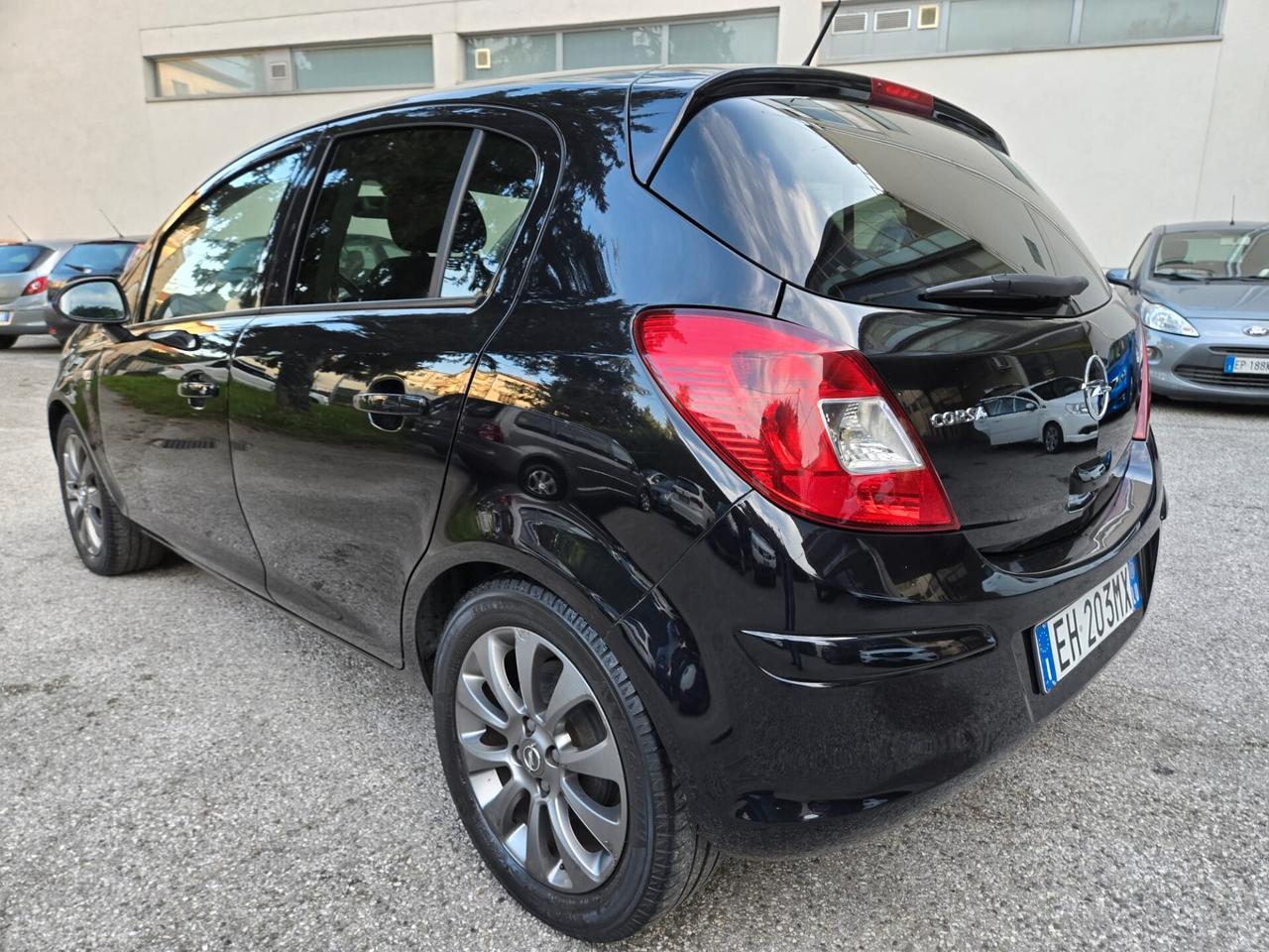 Opel Corsa 1.2 5 porte Cosmo Neopatentati