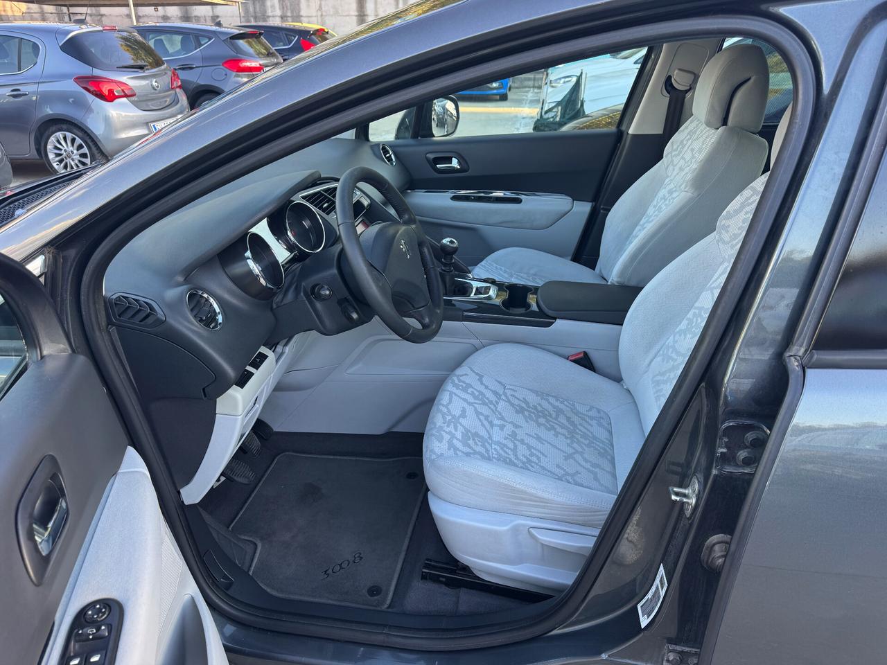Peugeot 3008 1.6 HDi 115CV Business