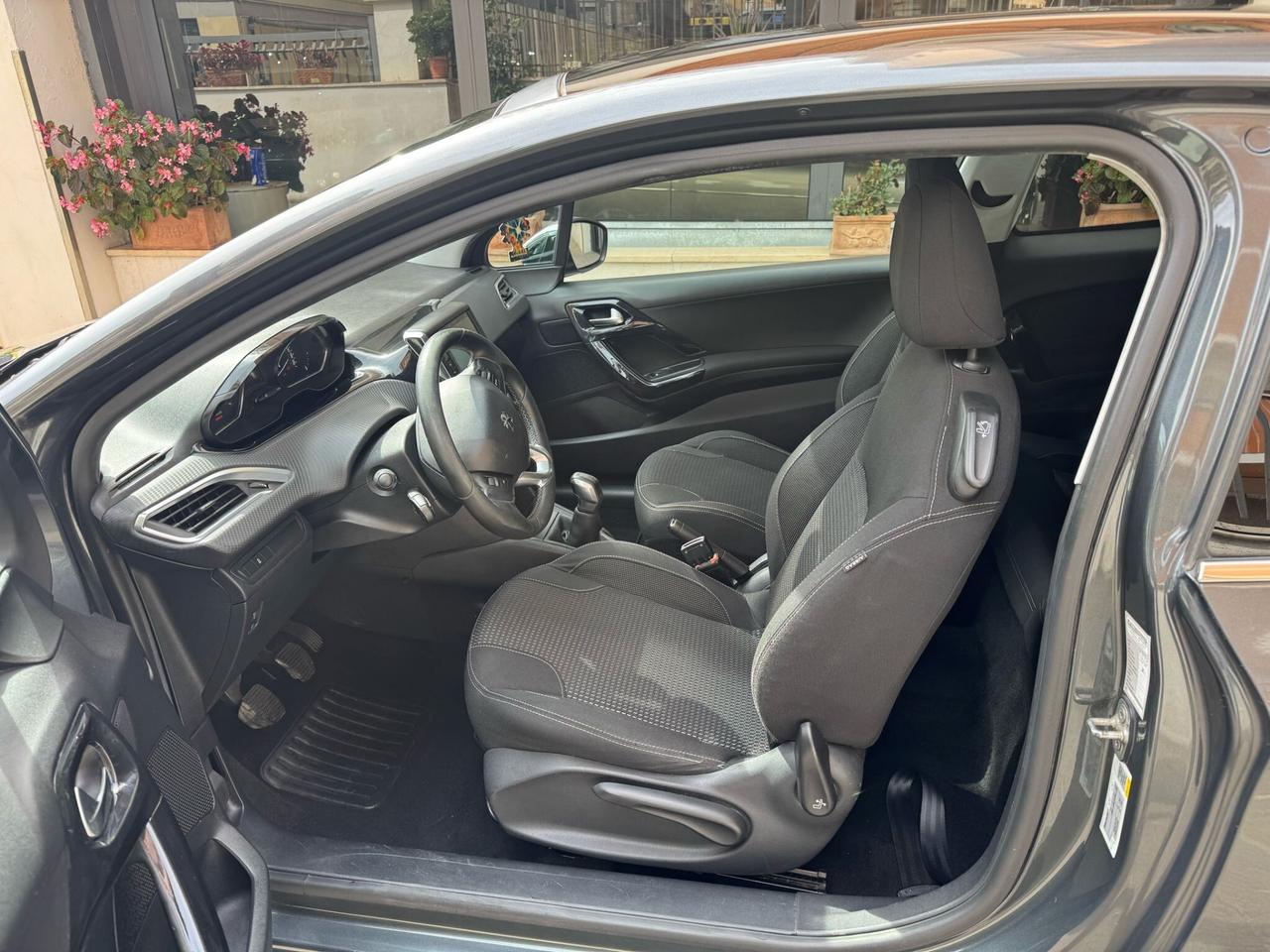 PEUGEOT 208 PureTech 82 3 porte Allure