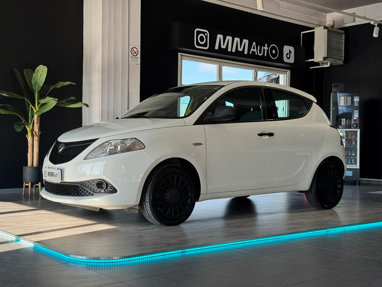 Lancia Ypsilon 1.0 Hybrid 70cv Ecochic Silver