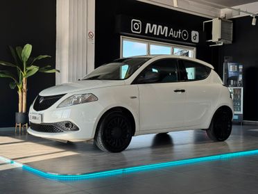 Lancia Ypsilon 1.0 Hybrid 70cv Ecochic Silver