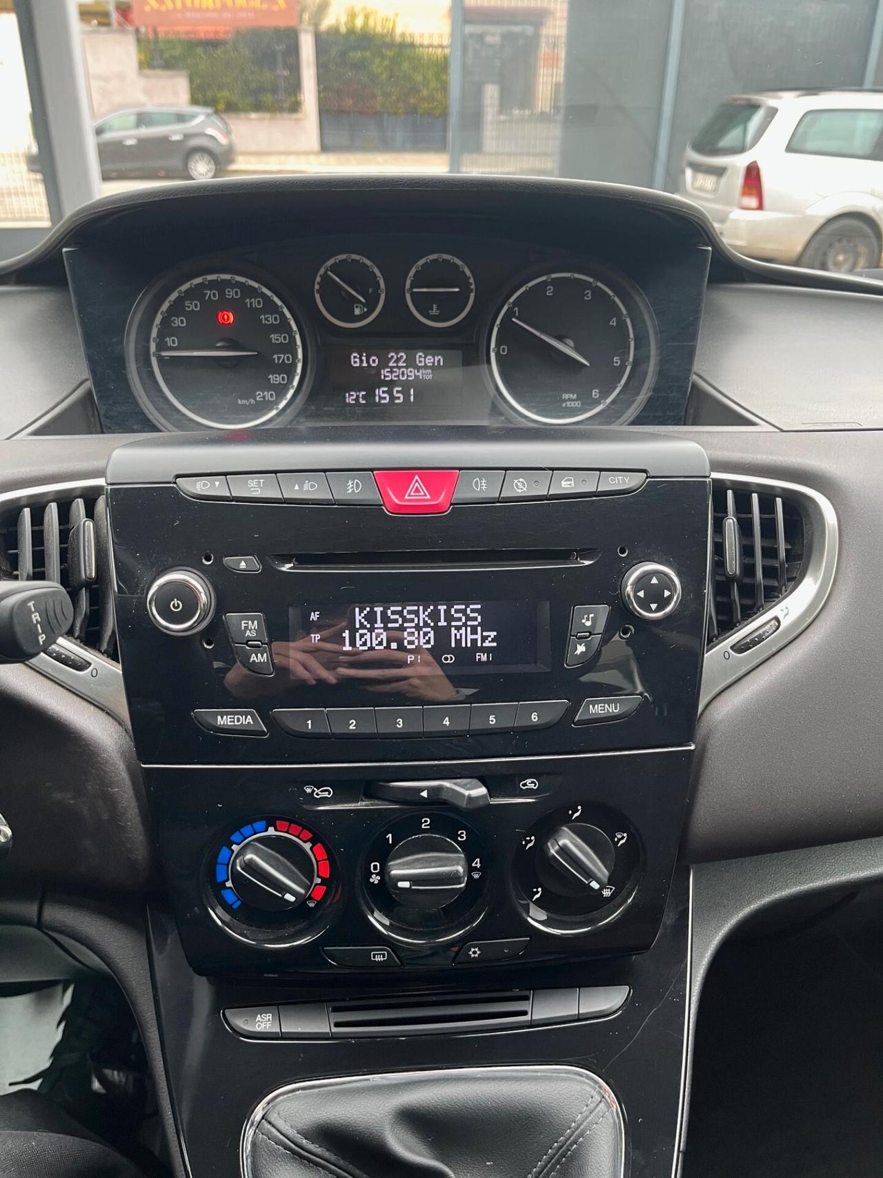 Lancia Ypsilon 1.3 mjt 95cv S&S Gold PDC/CLIMA. OK NEOPAT. PERF.