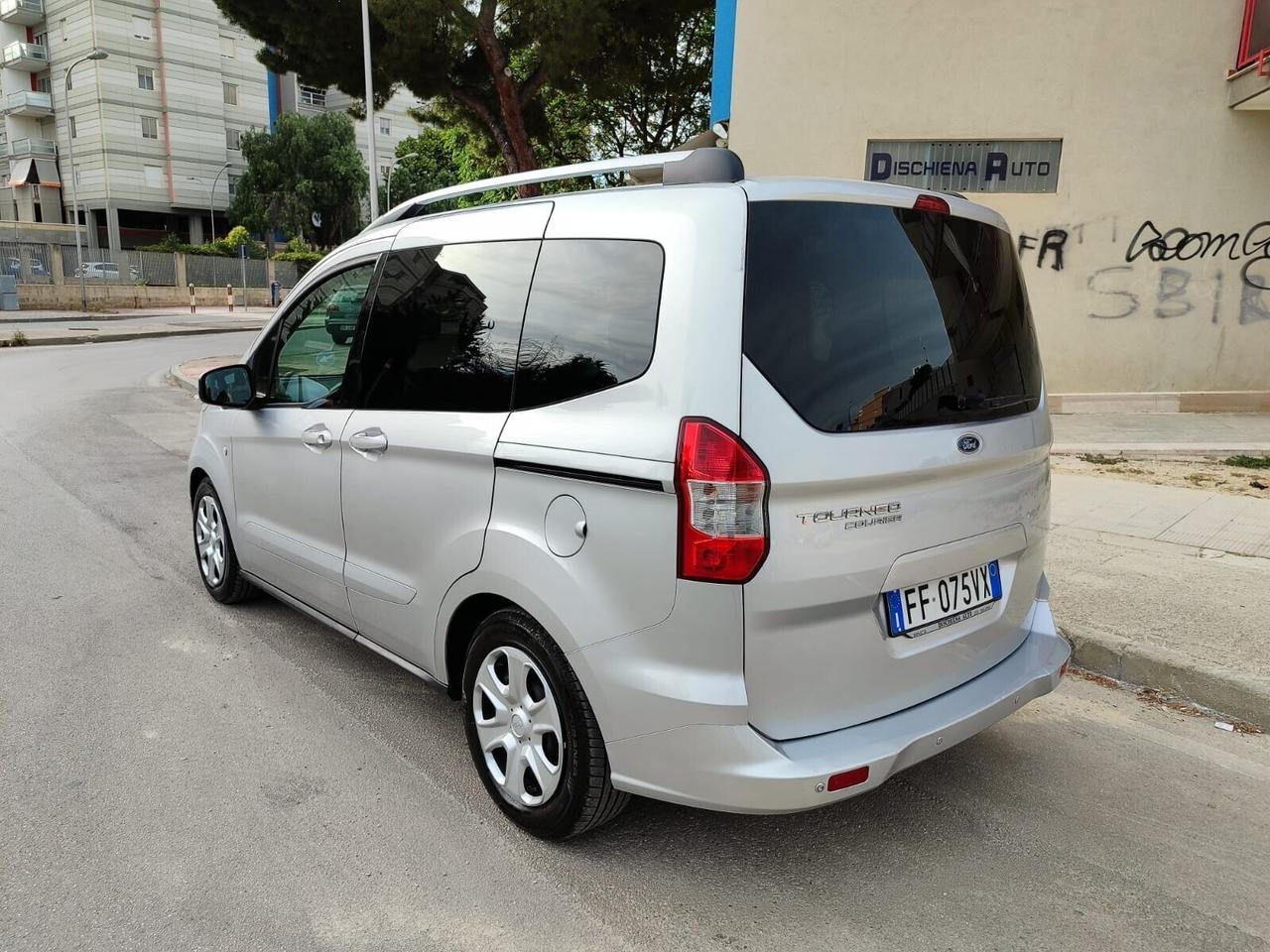 Ford Tourneo Courier 1.5 tdci 75CV VETTURA NUOVO!!