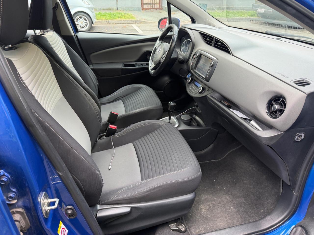 TOYOTA YARIS 1.5 BENZINA-IBRIDA AUTOMATIC EURO6B NEOPATENTATI