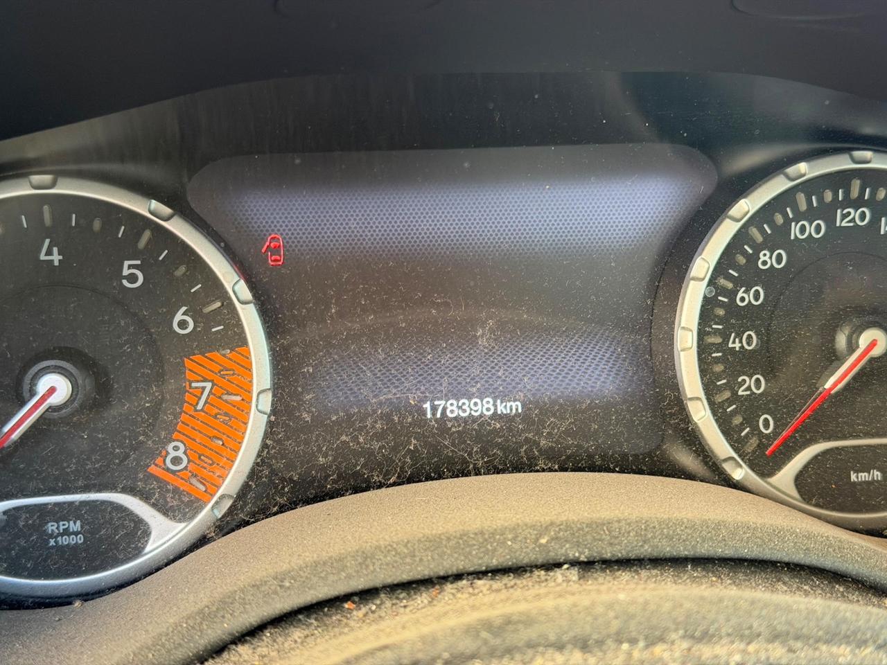 PACCHETTO : JEEP RENEGADE + GRAND C4 SPACE