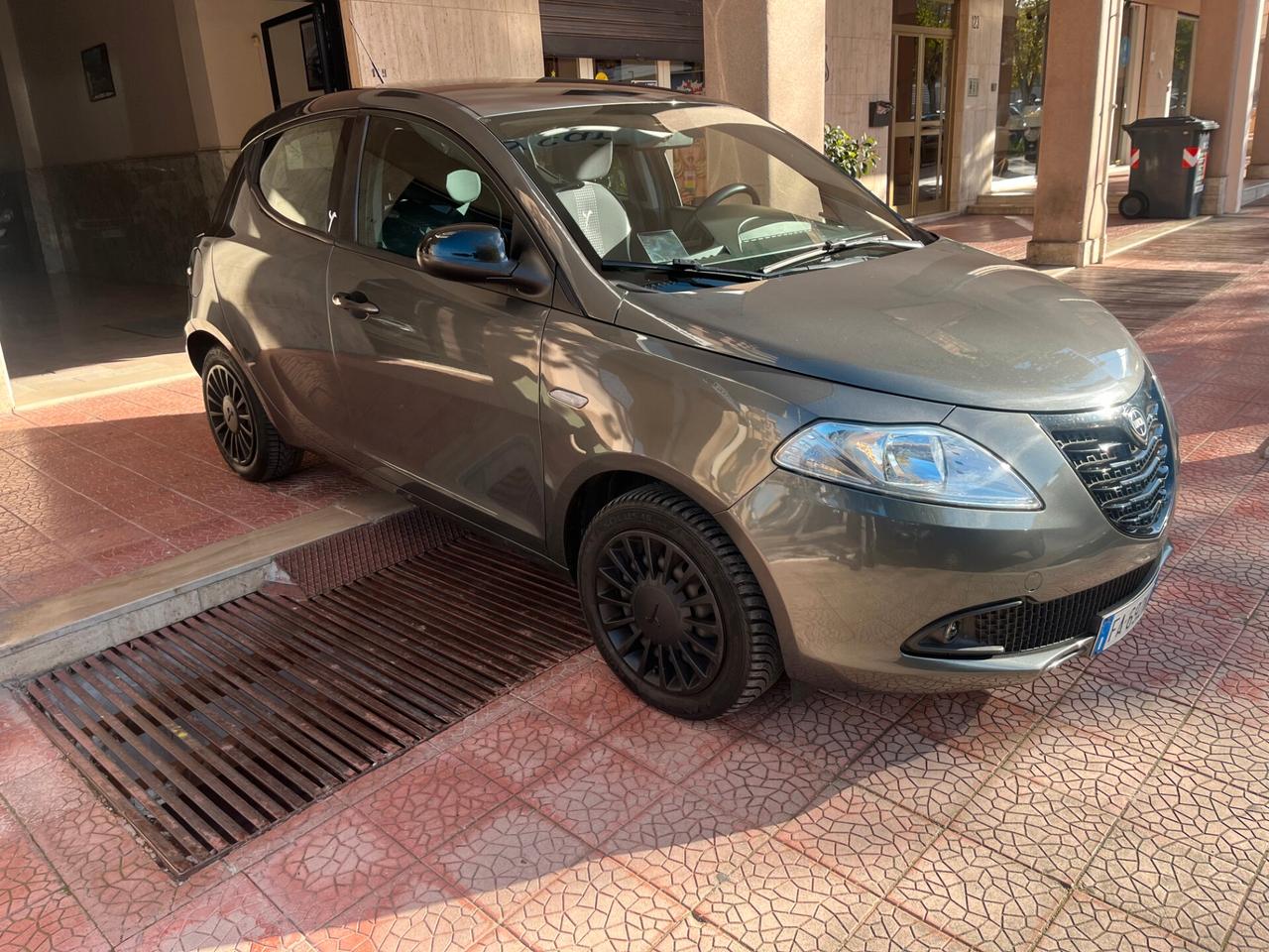 Lancia Ypsilon 1.3MJT 95CV 5p perfetta garantita-15