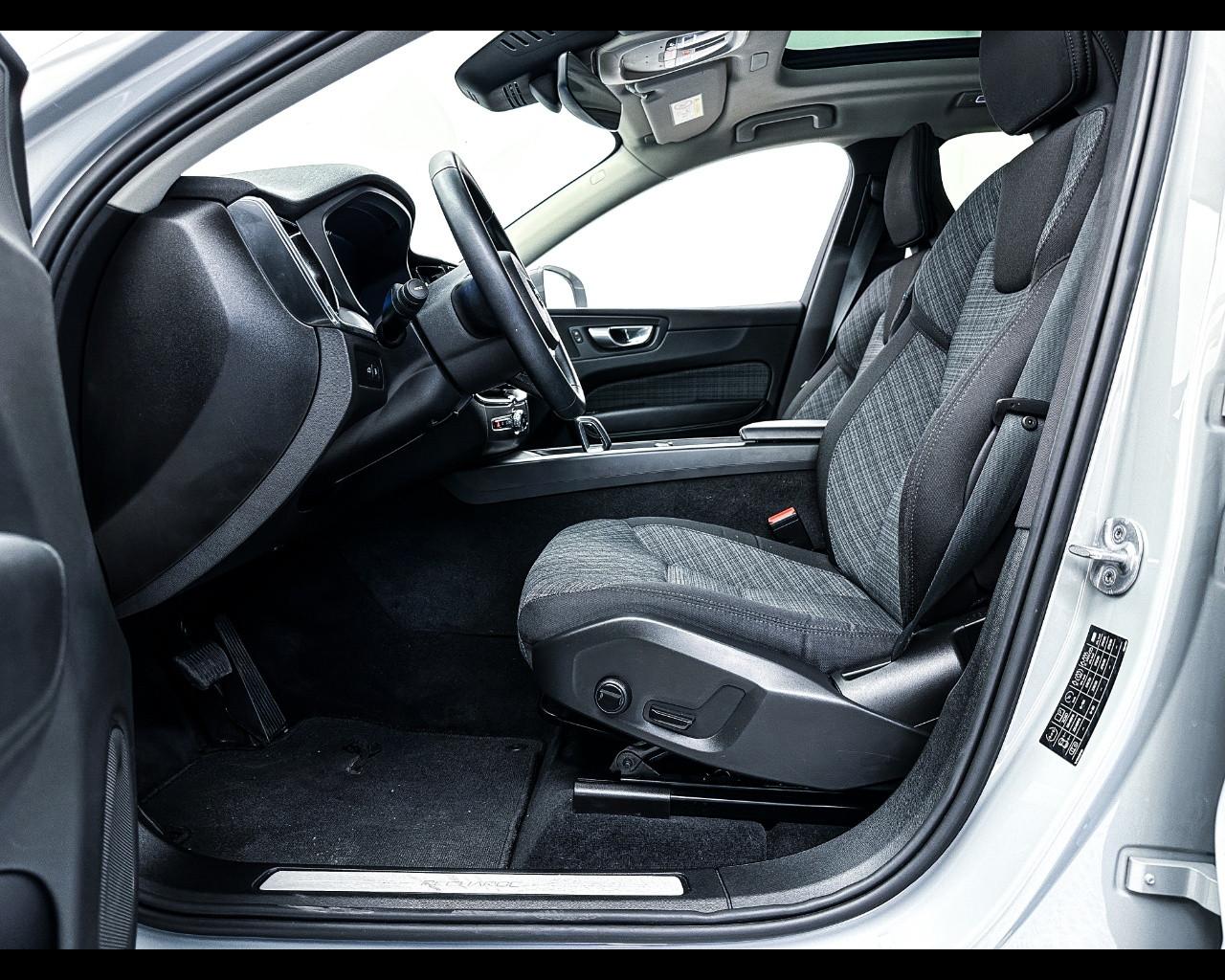 VOLVO XC60 (2017-->) - XC60 T6 Recharge Plug-in Hybrid AWD automatico Core