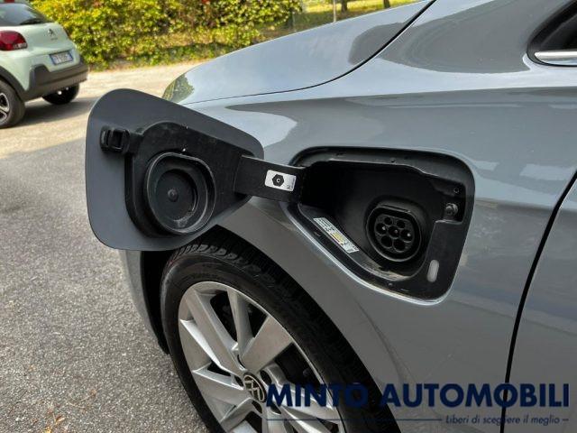 VOLKSWAGEN Golf 1.4 EHYBRID 204CVDSG UNIPROPRIETARIO FARI LED