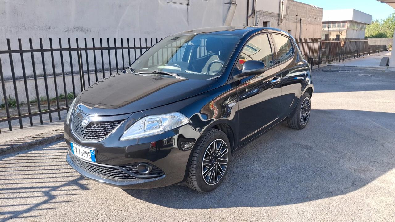 Lancia Ypsilon 1.2 69 CV 5 porte Gold