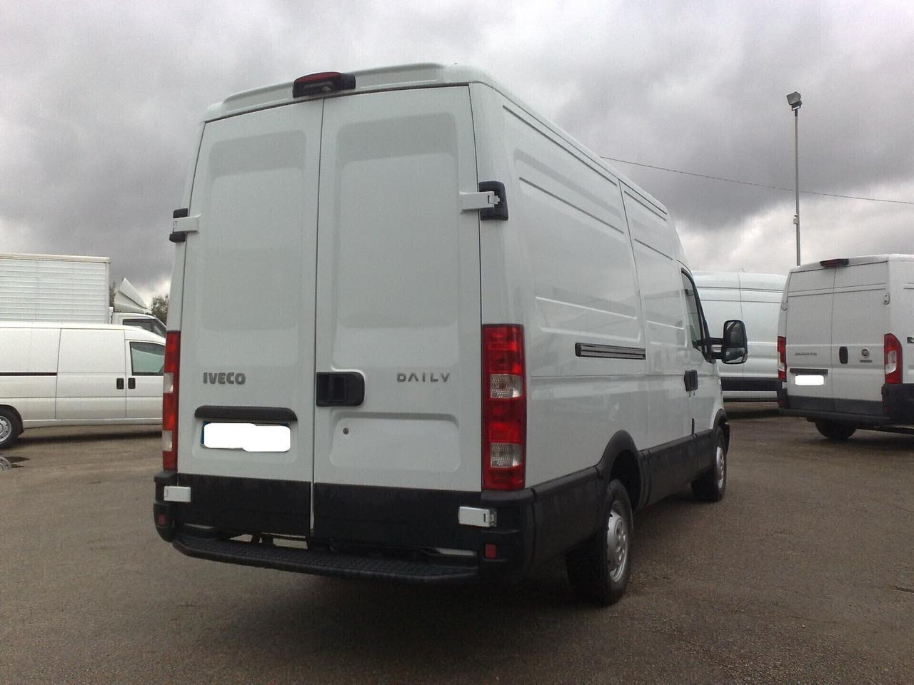 Iveco Daily 35s21 3000cc FURGONE DI SERIE - 2014