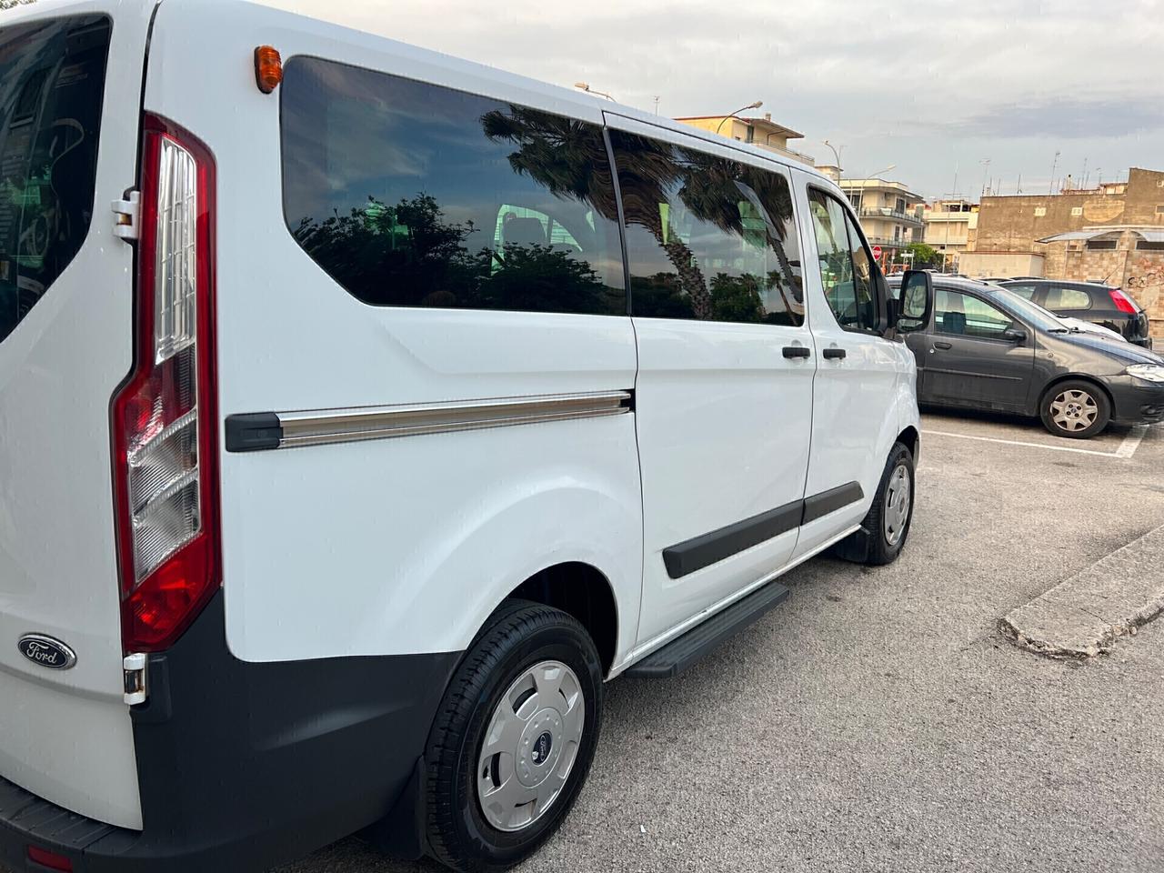 Ford Transit Custom 9 posti 2.2 TDCi 105 cv