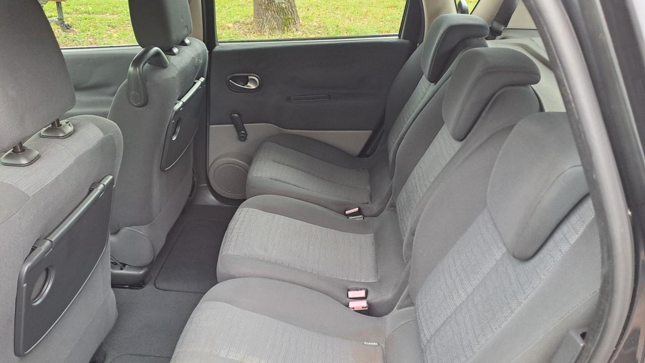 Renault Scenic Grand Scénic 1.9 dCi/130CV
