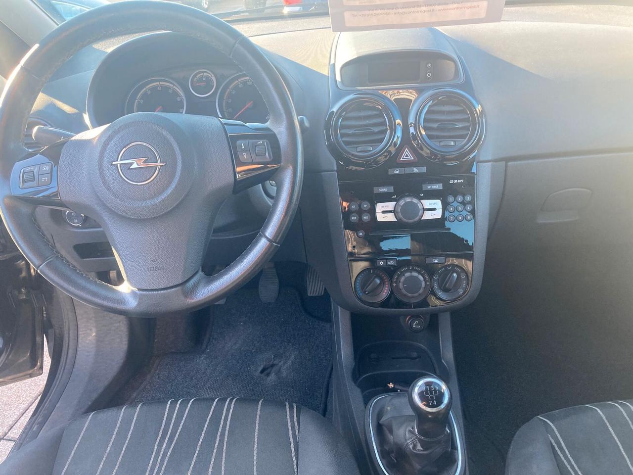 Opel Corsa 1.2 5 porte Cosmo