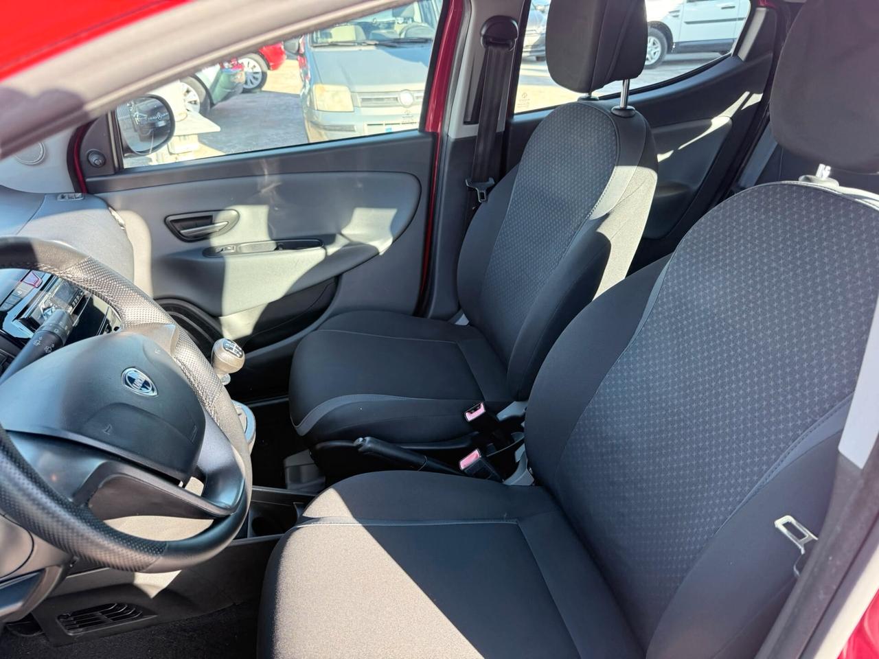 Lancia Ypsilon 1.2 69 CV 5 porte Silver