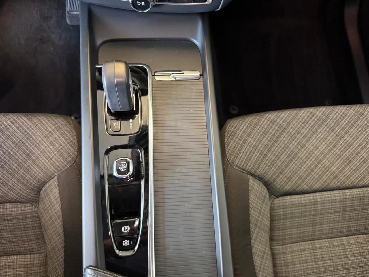 Volvo XC 60 XC60 B4 (d) AWD Geartronic Momentum