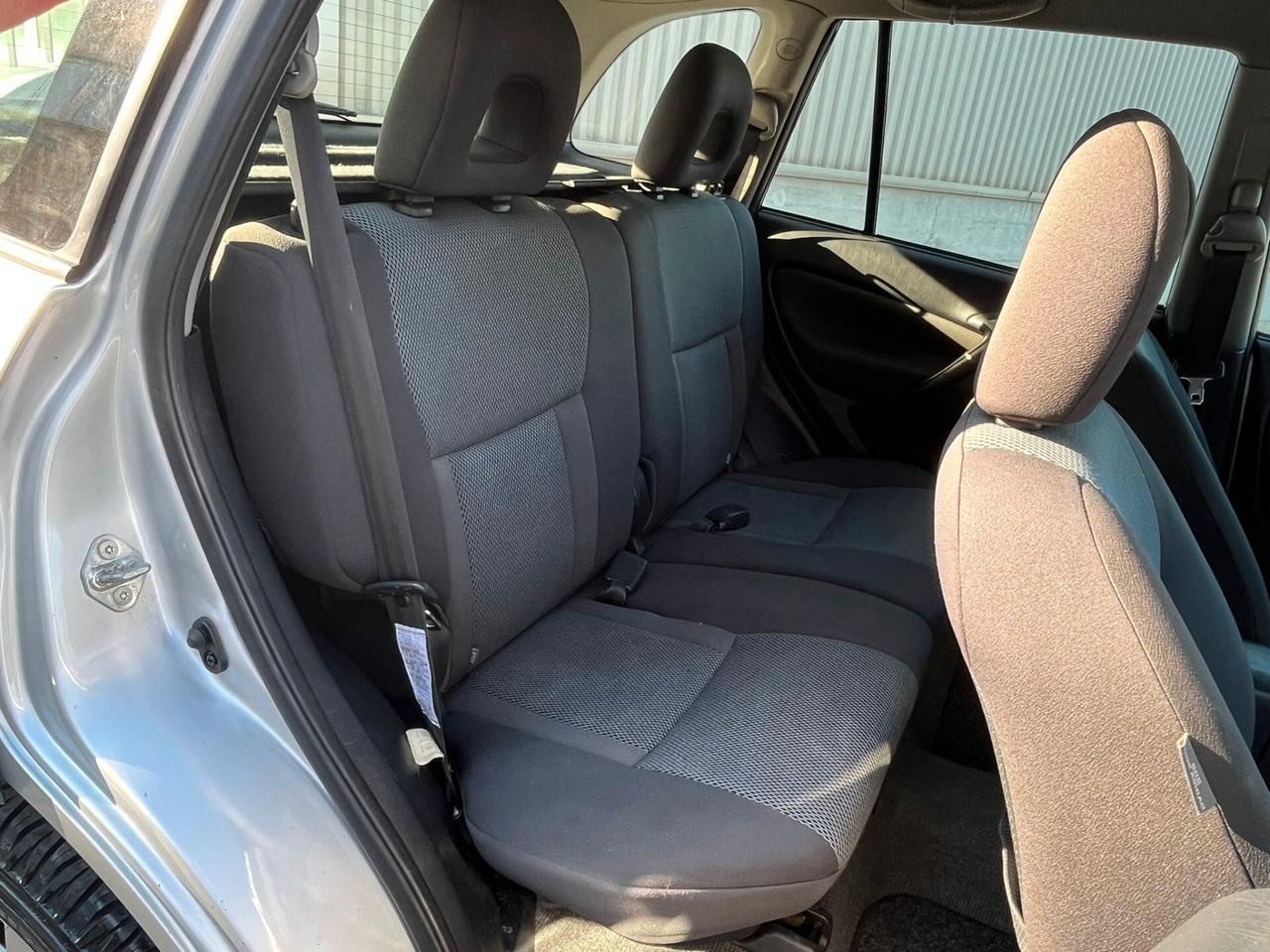 Toyota RAV 4 RAV4 2.0 Tdi D-4D cat 5 porte Sol