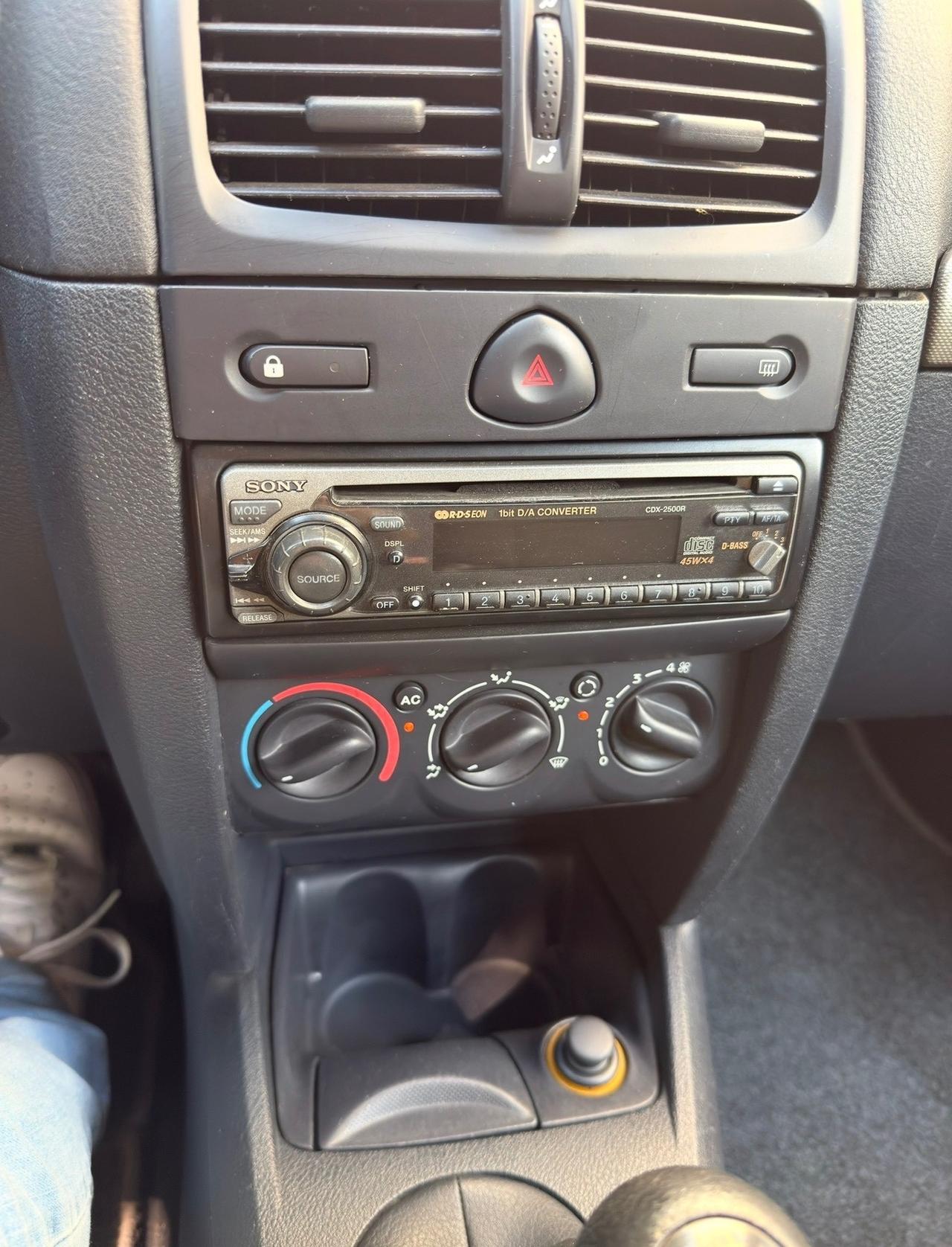Renault Clio 1.2 16V cat 5 porte Confort Authentique