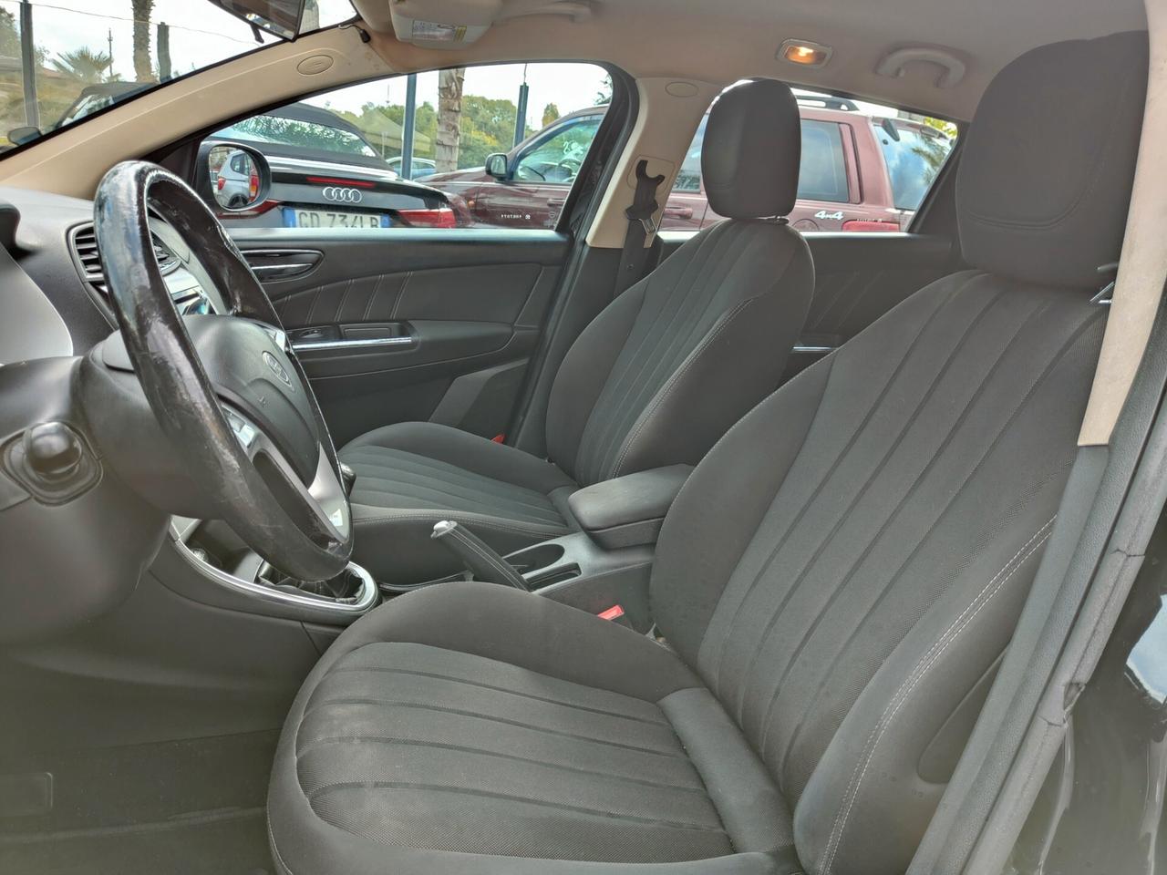 Lancia Delta 1.6 MJT diesel Gold