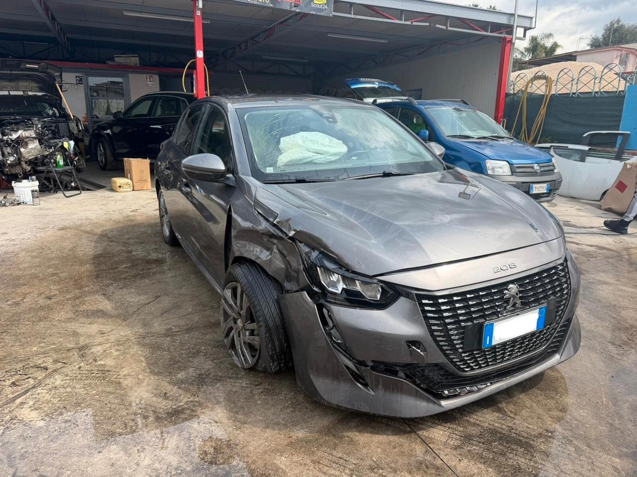 Peugeot 208 sinistrato - 2021