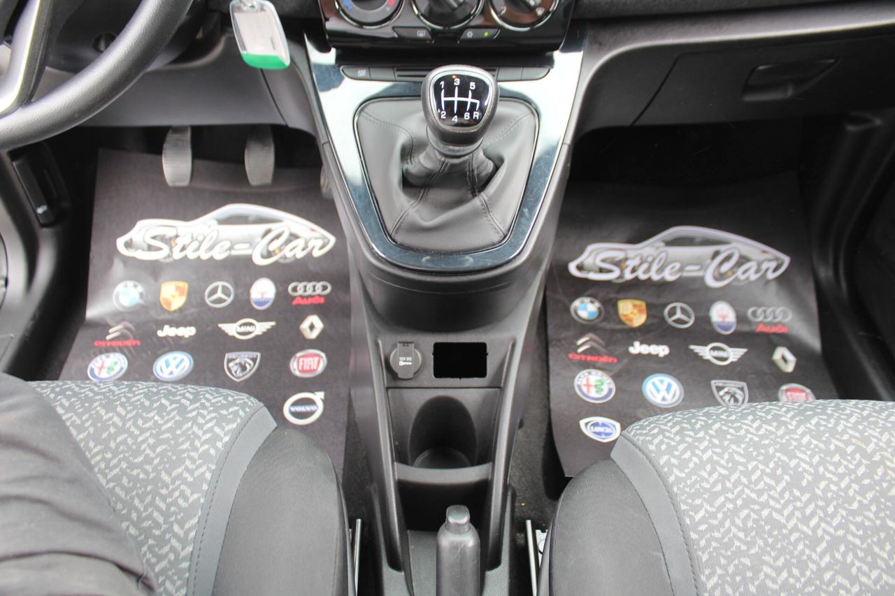 Lancia Ypsilon 1.0 FireFly 5 porte S&S Hybrid Ecochic Silver