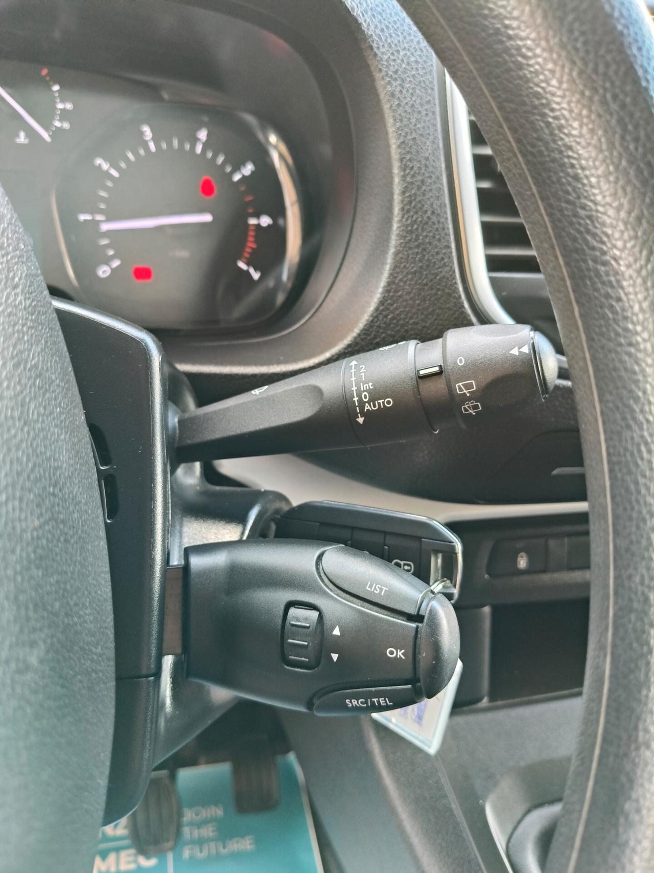 Peugeot Traveller BlueHDi 100 S&S Standard Business