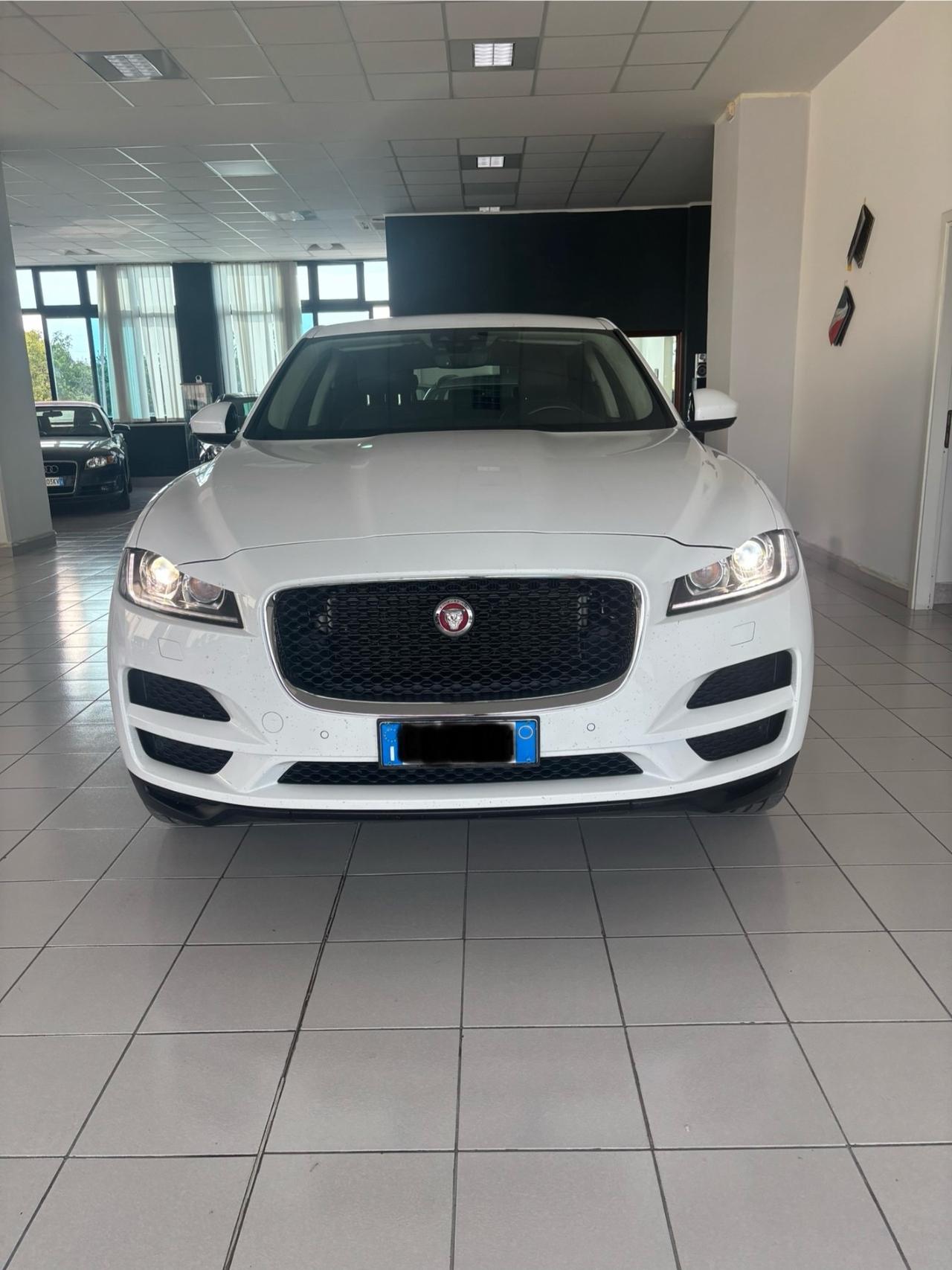 Jaguar F-Pace 2.0 D 180 CV AWD aut. Chequered Flag