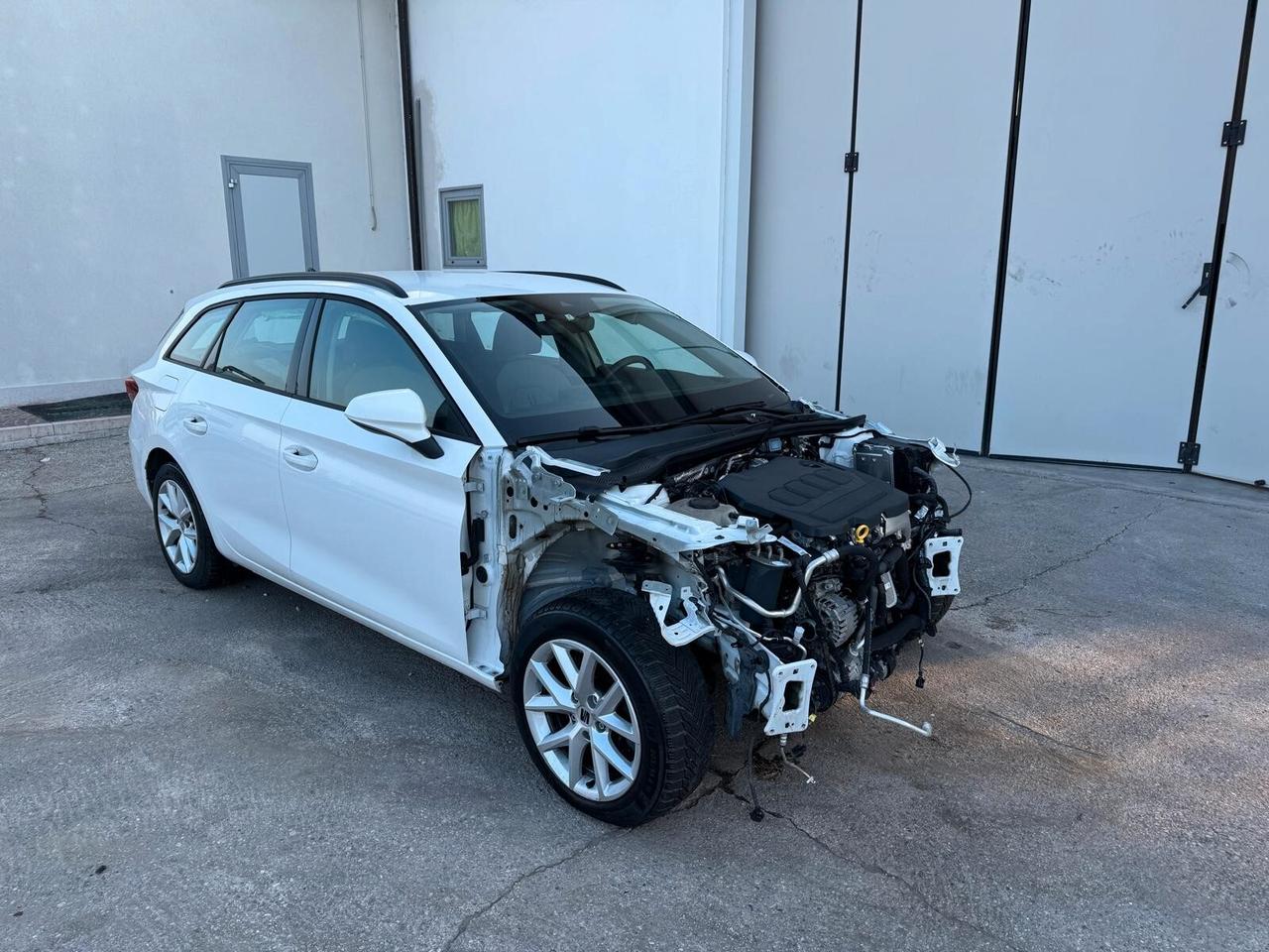 SEAT Leon Sportstourer 2.0 tdi 115cv INCIDENTATA