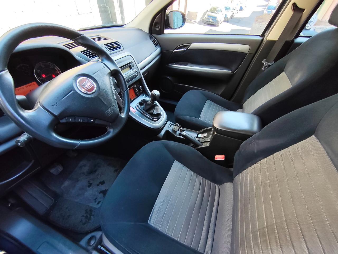 Fiat Croma 1.9 Multijet Emotion Leggi