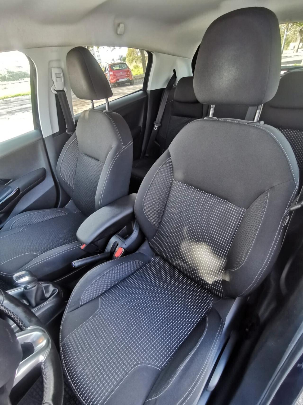 Peugeot 208 BlueHDi 100 5 porte Allure 11/2015