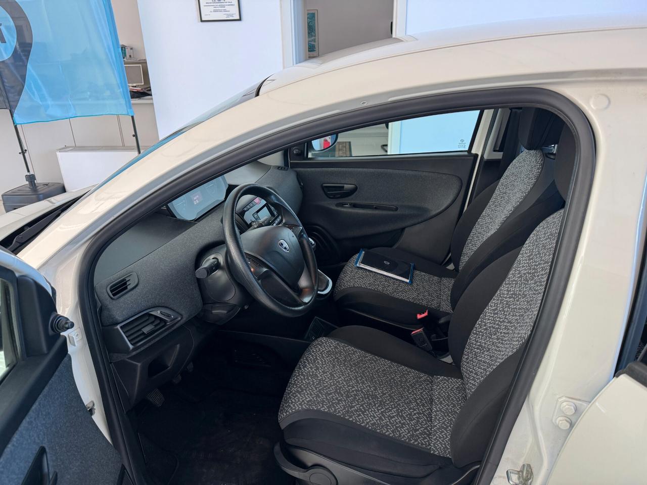 Lancia Ypsilon 1.2 69 CV 5 porte GPL Ecochic Elefantino Blu