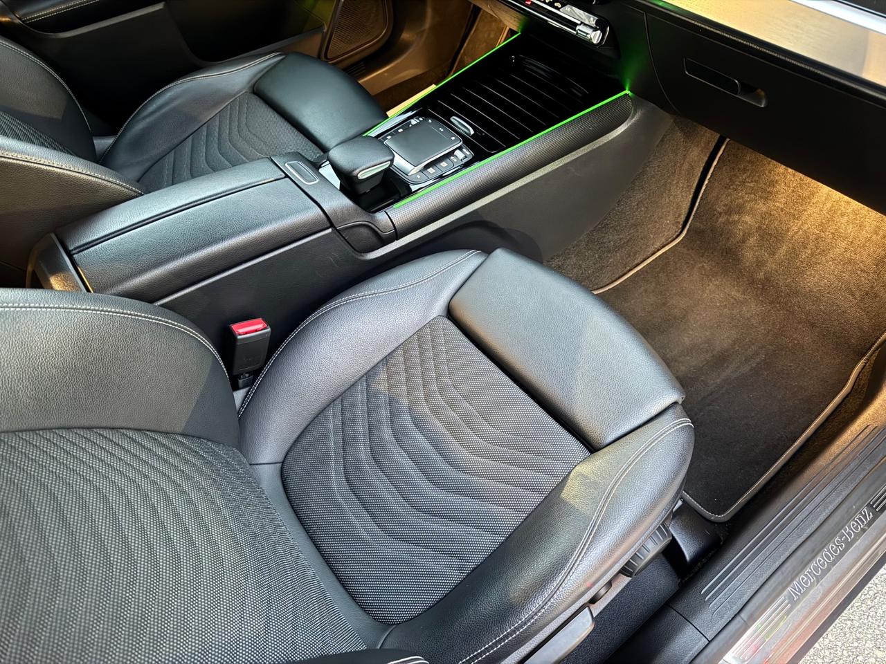 MERCEDES GLB 180d Sport - Luci Ambient Navi 18