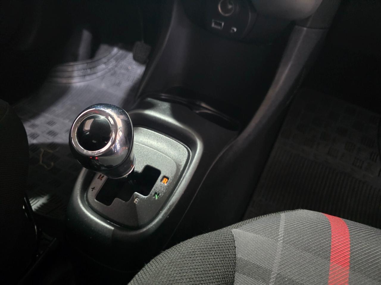 Peugeot 108 1.0 AUTOMATICA 5 Porte