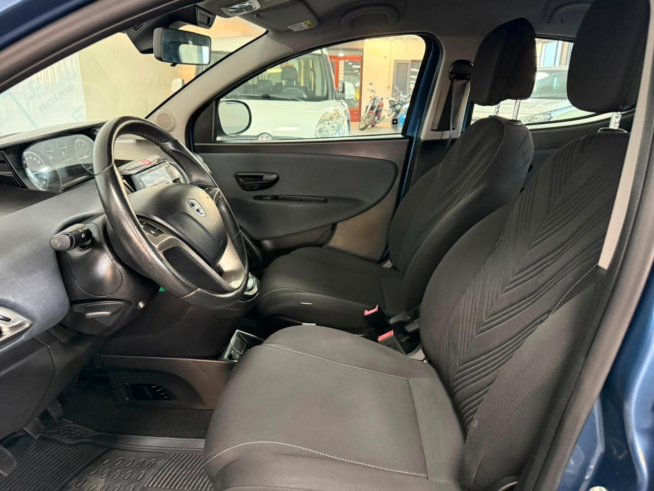 Lancia Ypsilon 1.0 Hybrid 5 porte S&S Alberta Ferretti