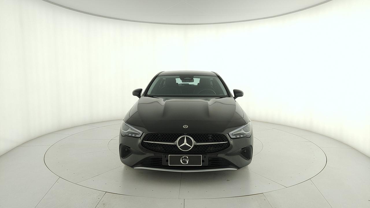 Mercedes-Benz CLA Shooting Brake 180 d Advanced auto