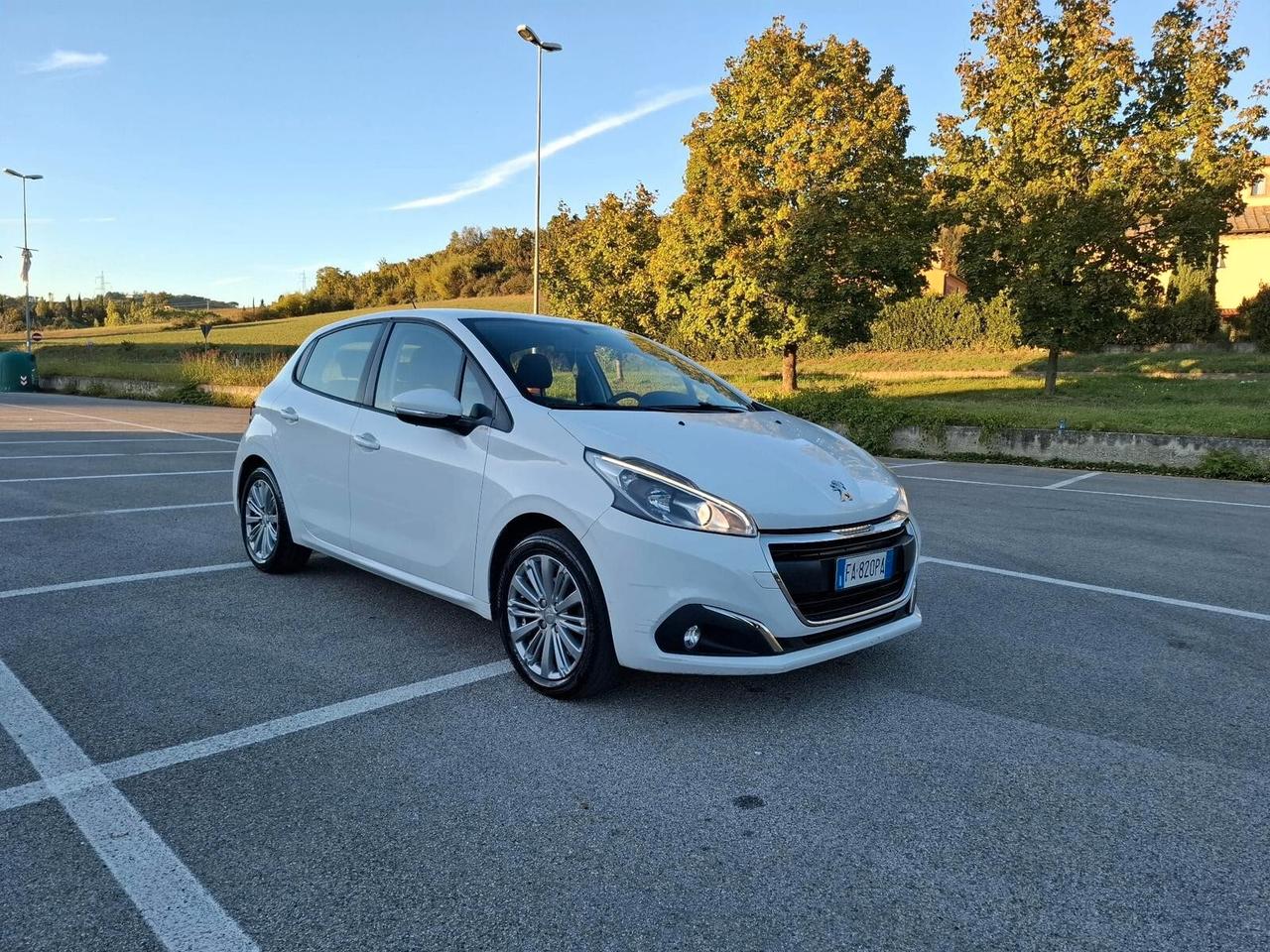 Peugeot 208 PureTech 82 5 porte Allure