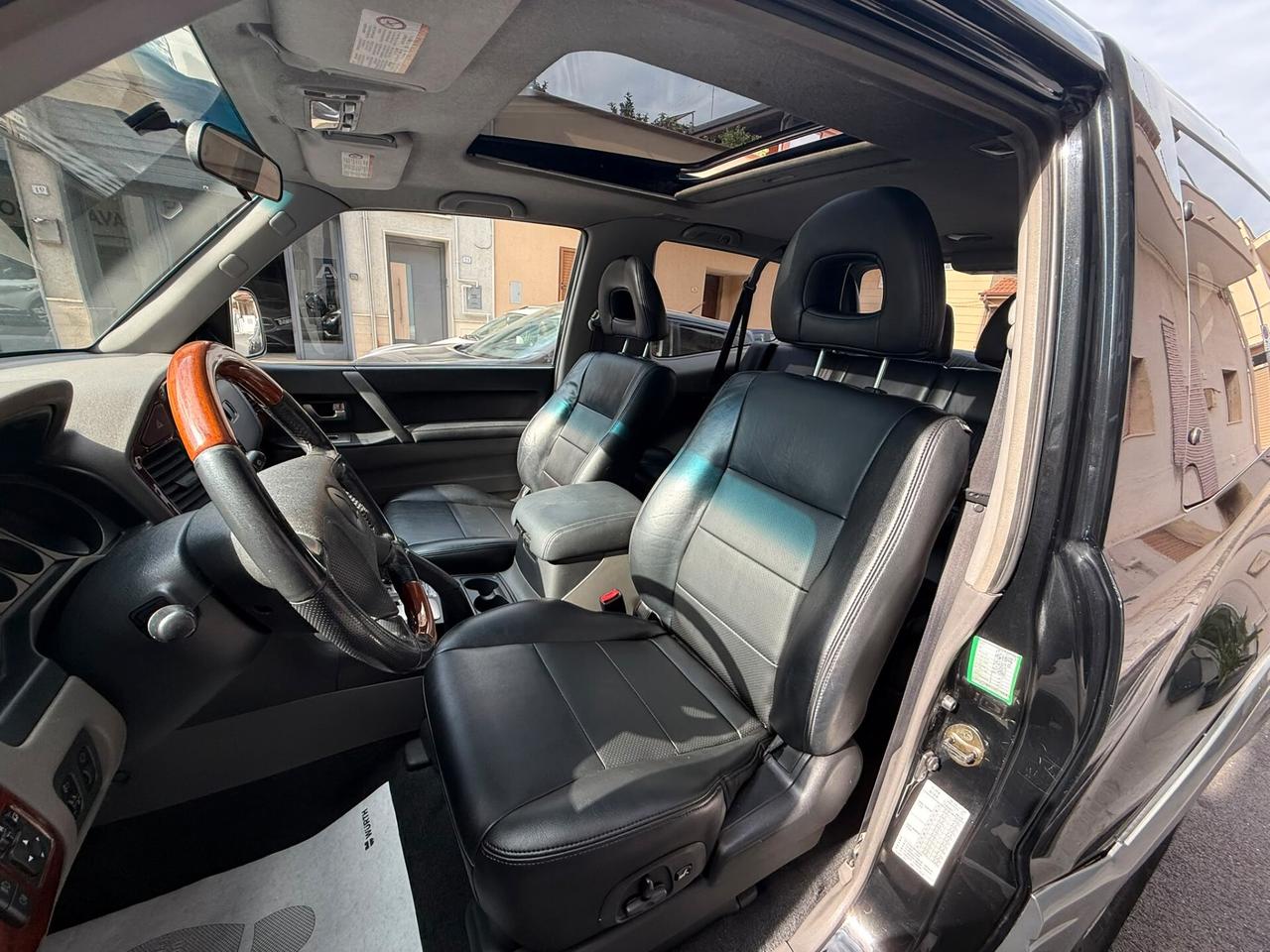 Mitsubishi Pajero 3.2 16V DI-D 3p. Tetto + pelle+ sedili elettrci+ gancio traino