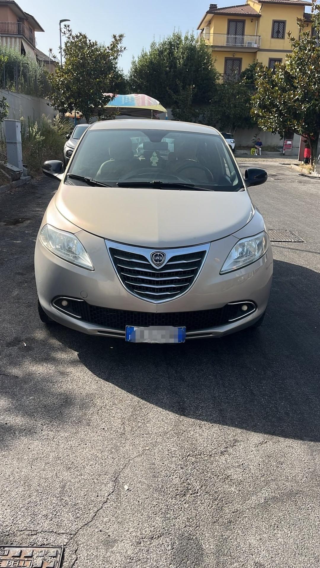 Lancia Ypsilon 0.9 TwinAir 85 CV 5 porte S&S DFN Platinum Cambio Automatico