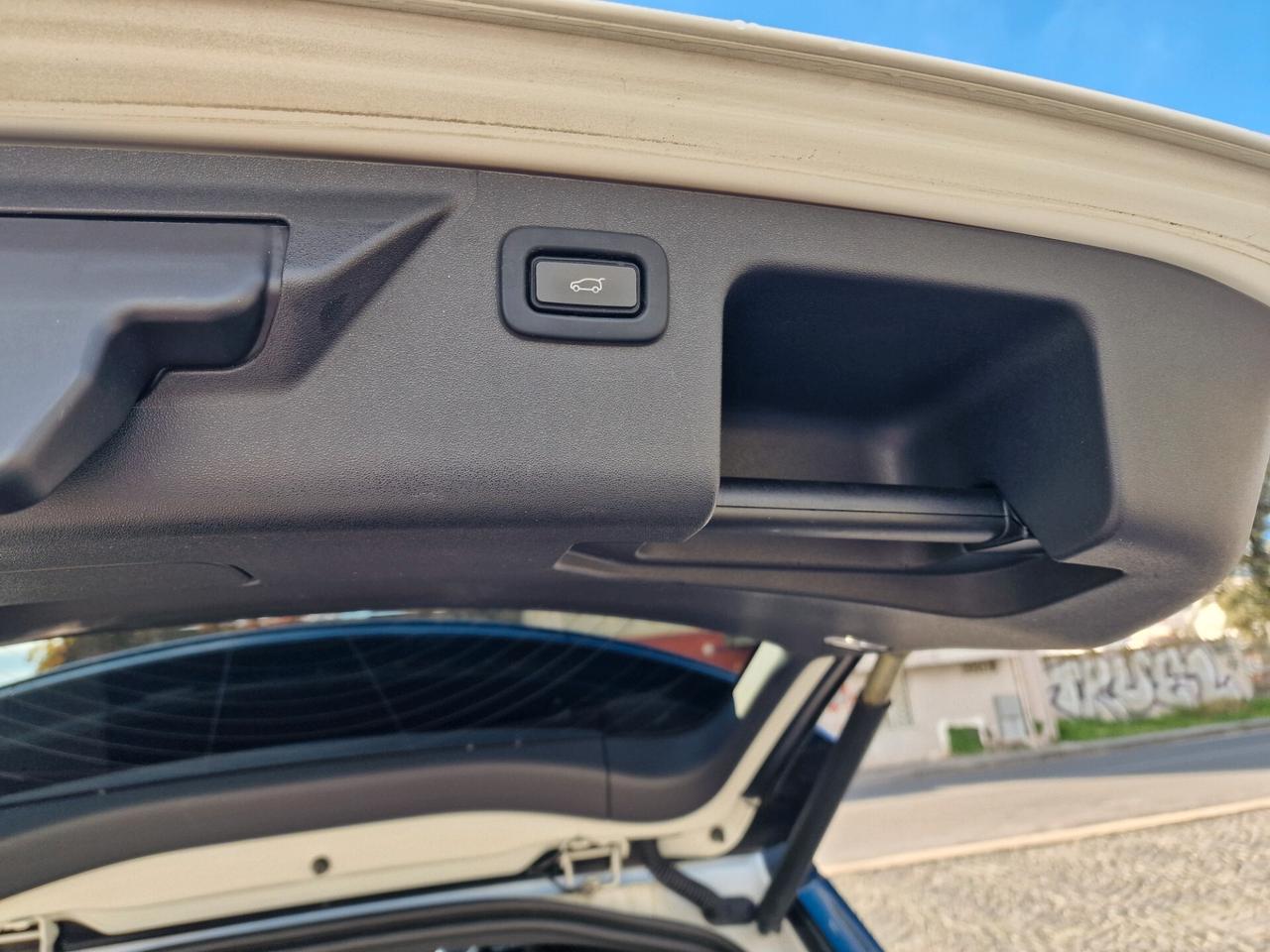 Land Rover Discovery Sport 2.0 eD4 150 CV 2WD R-Dynamic SE