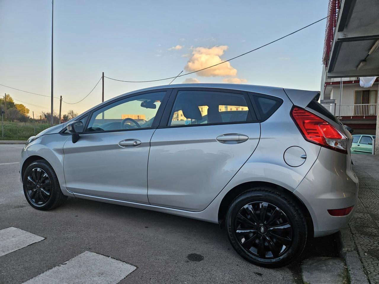 Ford Fiesta 5p. 1.4 BENZ/GPL Titanium 95cv