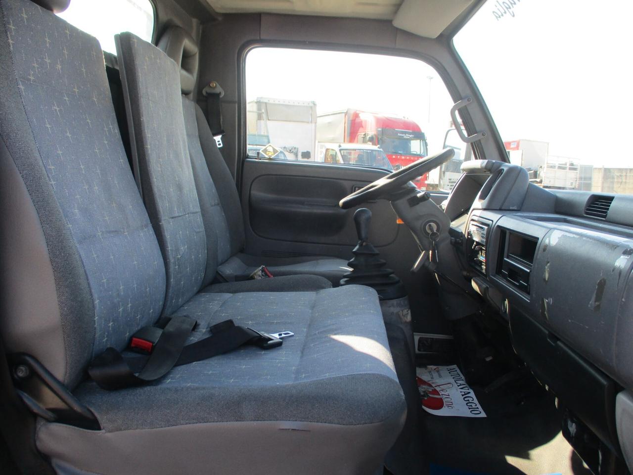 Nissan Cabstar 3000 120CV CASSONE FISSO PASSO CORTO 3.10 METRI