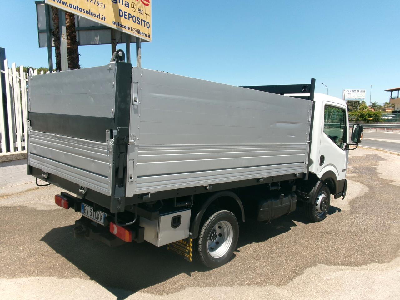Nissan Cabstar NT 400 35-12 E5 RIBALTABILE TRILATERALE CON SOVRASPONDE GANCIO TRAINO
