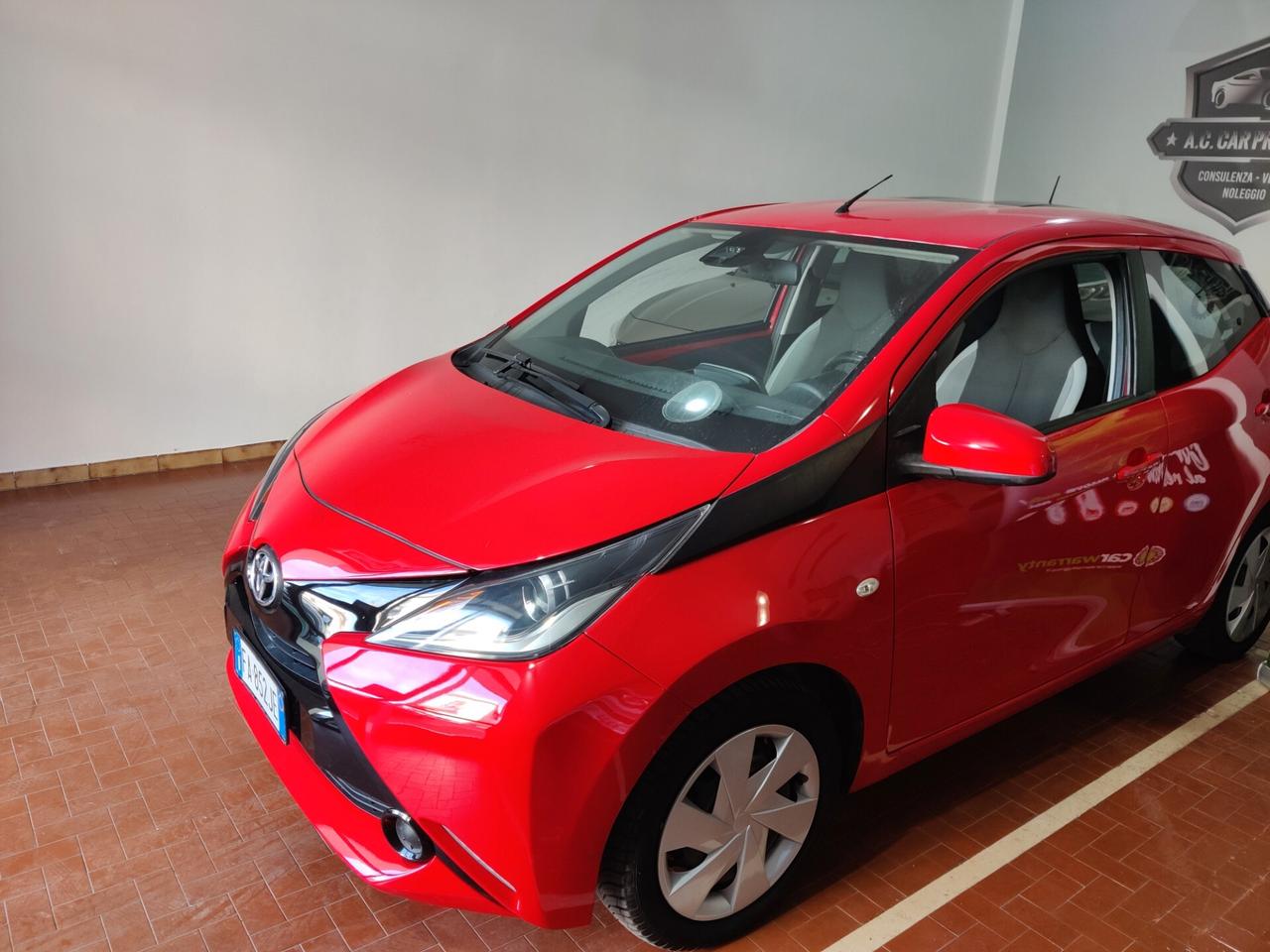 Toyota Aygo 1.0 VVT-i 69 CV 5 porte x-play