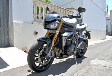 Triumph Speed Triple R 1200 rs