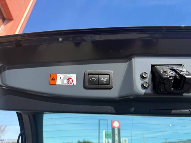 TOYOTA Prius 2.0 Plug-in Hybrid Lounge