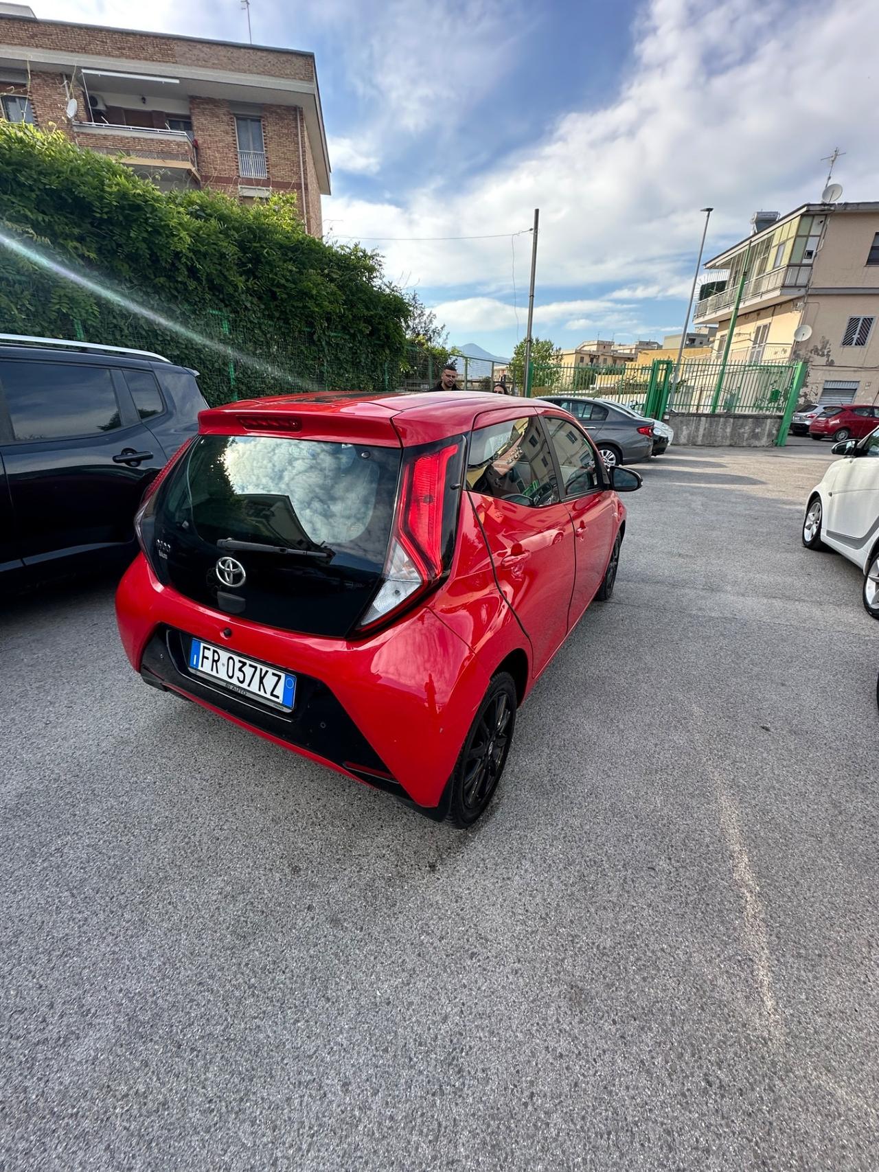 Toyota Aygo 1.0 VVT-i 72 CV 5 porte x-play MMT